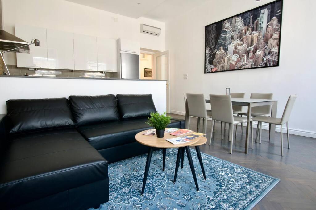 Premium Apartment By Hi5- Anker Apartment ブダペスト エクステリア 写真