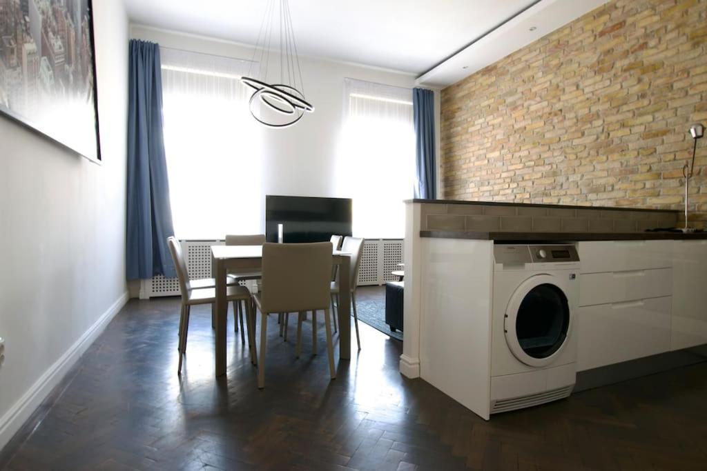 Premium Apartment By Hi5- Anker Apartment ブダペスト エクステリア 写真