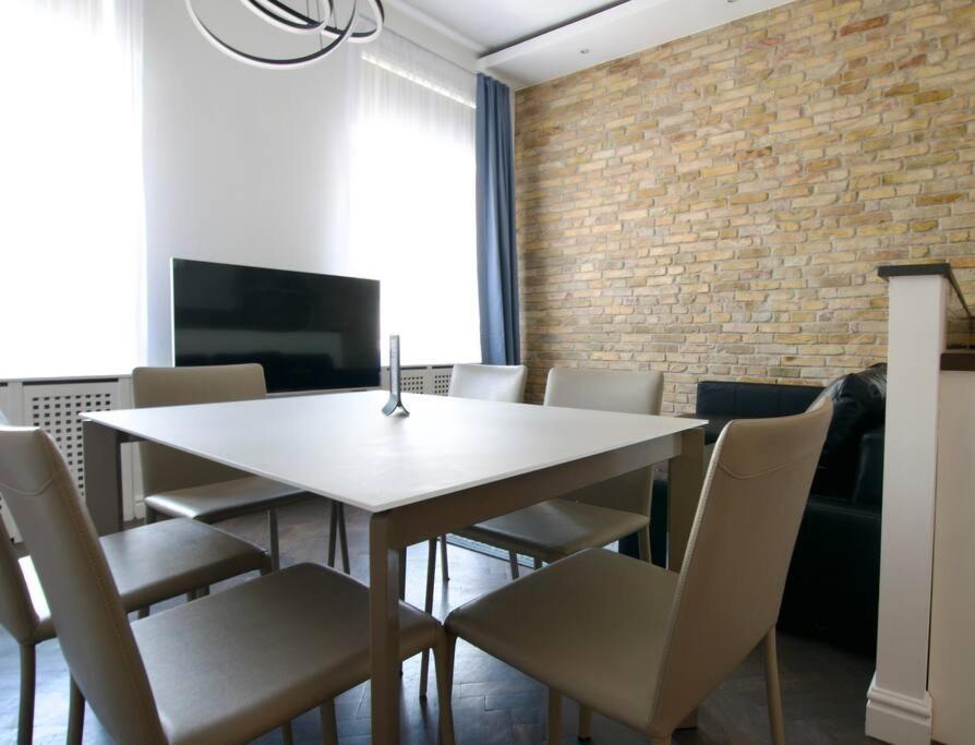 Premium Apartment By Hi5- Anker Apartment ブダペスト エクステリア 写真