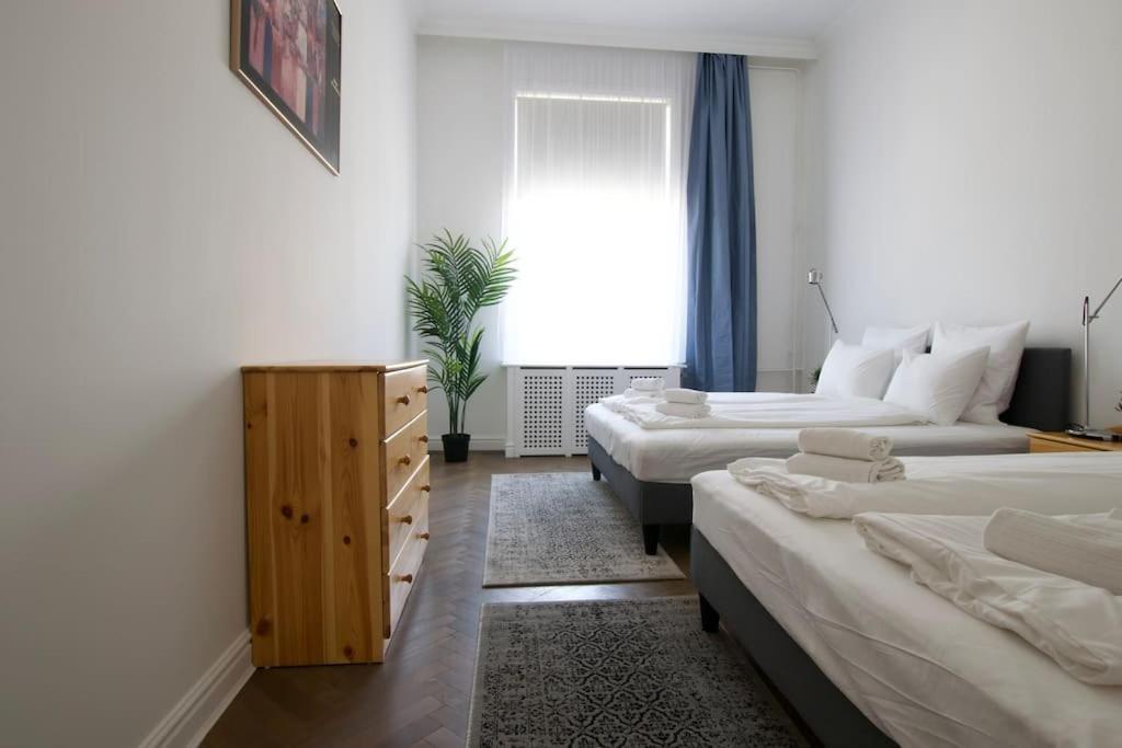 Premium Apartment By Hi5- Anker Apartment ブダペスト エクステリア 写真