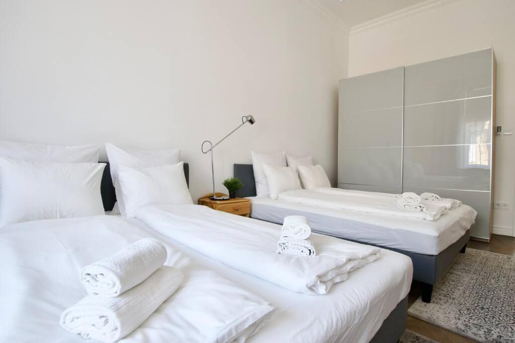 Premium Apartment By Hi5- Anker Apartment ブダペスト エクステリア 写真